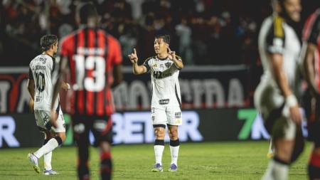 Alan Franco, do Atlético, em partida contra o Vitória, pela Série A