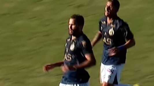 Alan James marcou o gol da vitória da equipe goiana