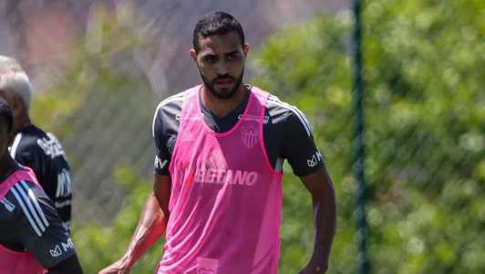 Alan Kardec treinou normalmente com o grupo nesta segunda-feira (6)