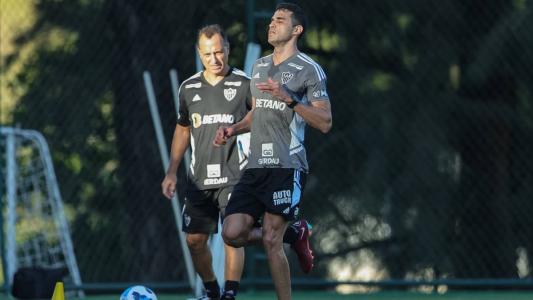 Alan Kardec voltou a fazer atividades no campo da Cidade do Galo