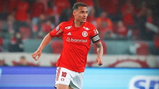 Alan Patrick deu assistência para dois dos três gols colorados nas quartas