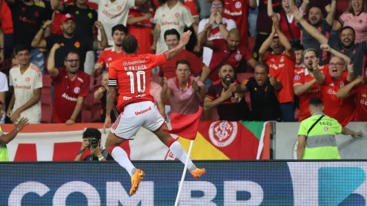 Alan Patrick em partida pelo Internacional