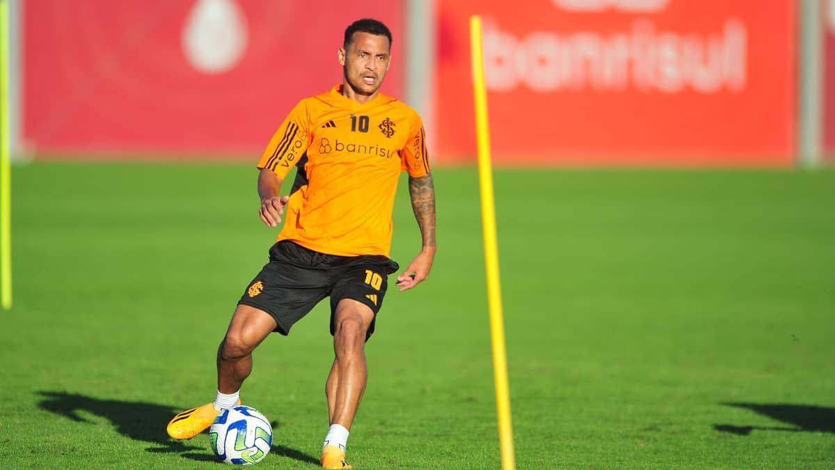 Inter poderá ter até cinco mudanças para enfrentar o Santos no Brasileiro