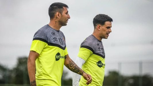 Alan Ruiz (E) fez a estreia pelo Sport na última sexta-feira