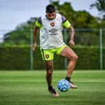 Sport confirma a renovação de contrato com o meia Alan Ruiz por mais um ano