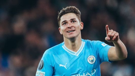 Alavarez durante partida pelo Manchester City