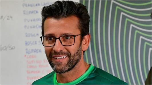 Alberto Valentim, novo técnico do América, foi apresentado nesta quarta-feira (13)