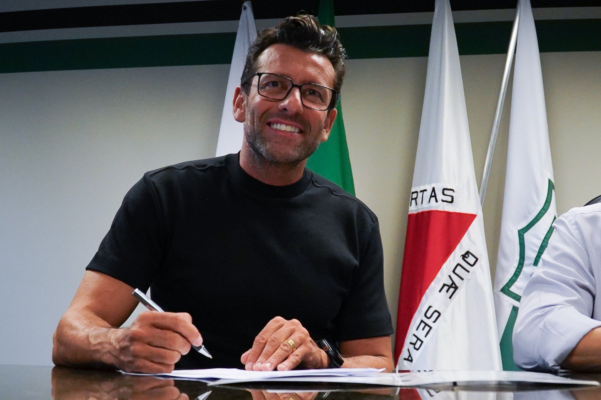 Valentim reage à renovação de contrato e revela sonho com o América