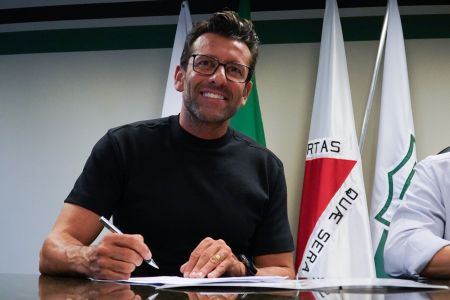 Alberto Valentim renovou contrato com o América até o fim de 2026