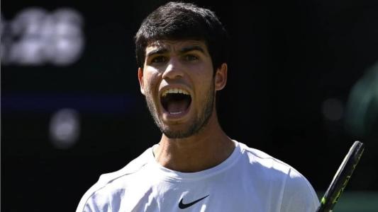 Alcaraz vence em Wimbledon