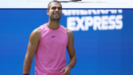 Carlos Alcaraz neste domingo, 31 de agosto, em quadra pelo US Open