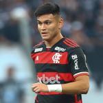 Meia do Flamengo pega longo gancho por expulsão contra o Corinthians