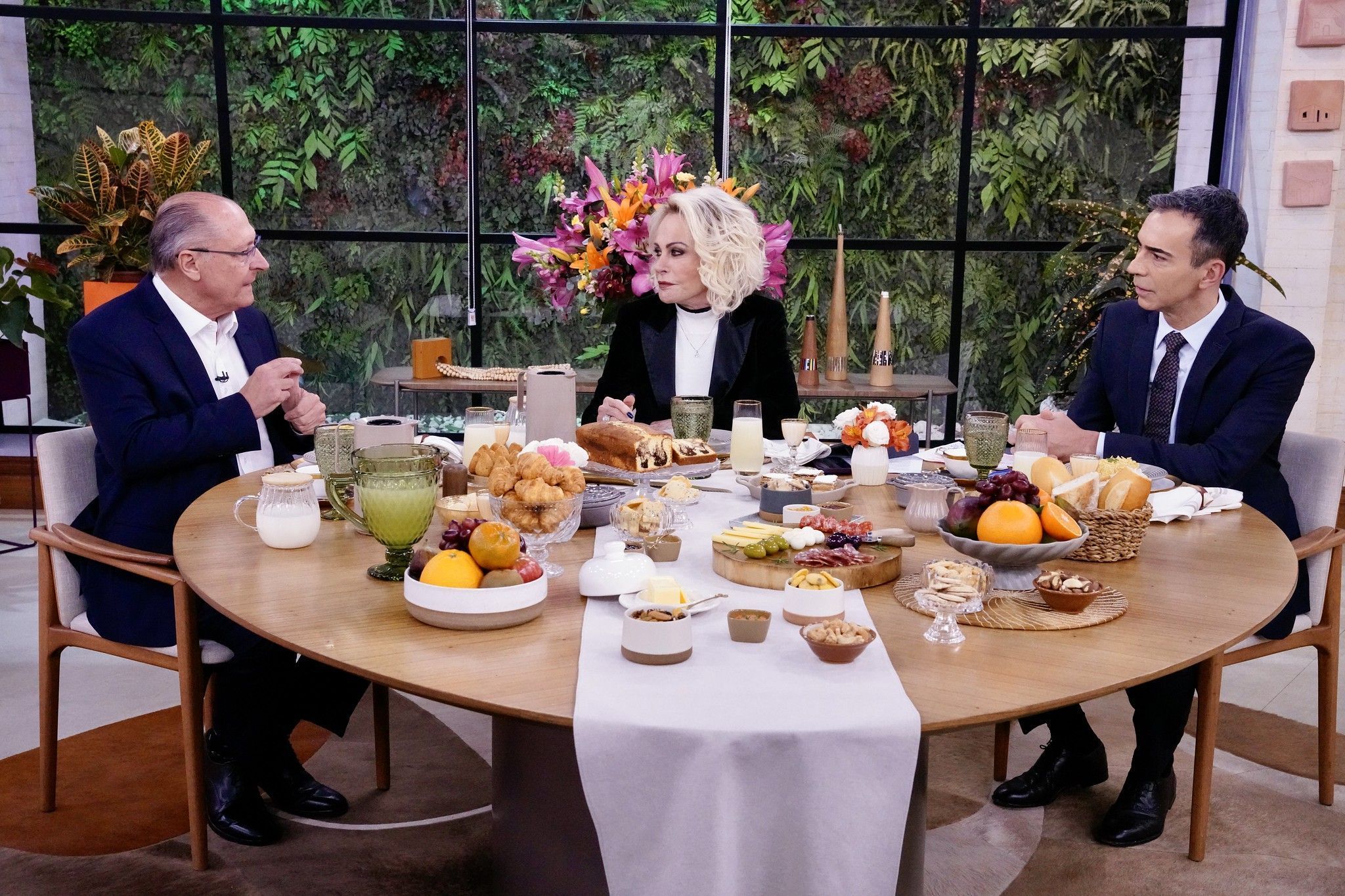 Em café com Ana Maria Braga, Alckmin diz que preço dos alimentos no Brasil pode cair com tarifaço