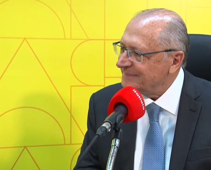 'Não tenho preocupação com Bolsonaro. Ele gastou 3% do PIB para tentar se reeleger e perdeu', diz Alckmin