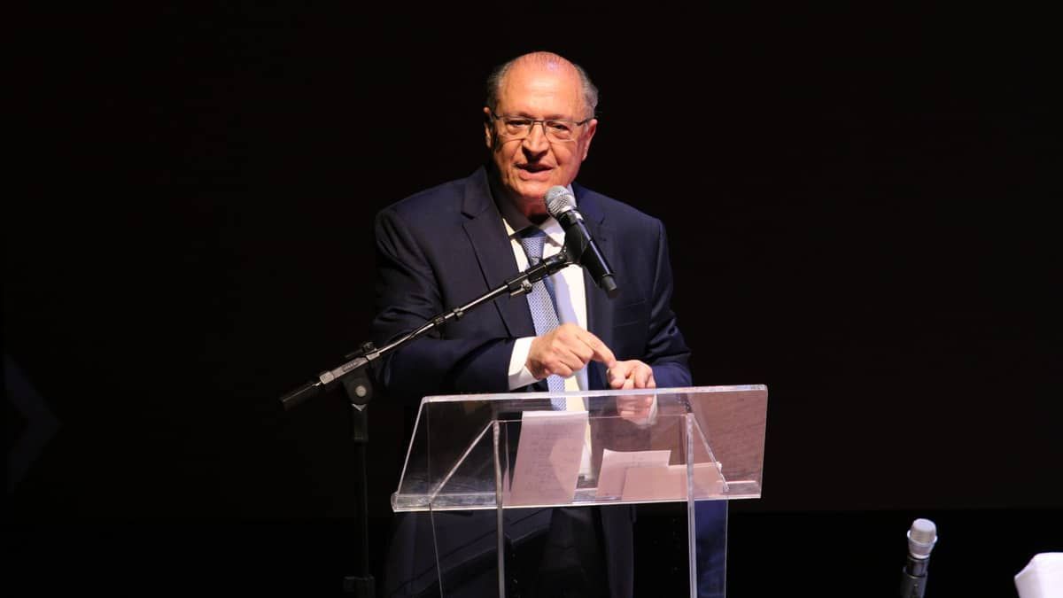 Incentivo a carros é parte de iniciativa para fortalecer o mercado interno, diz Alckmin