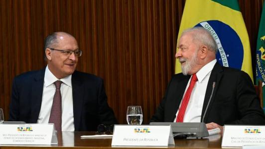 Alckmin e Lula em reunião ministerial