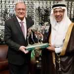 Alckmin vai devolver estátua de camelo recebida de governo da Arábia Saudita