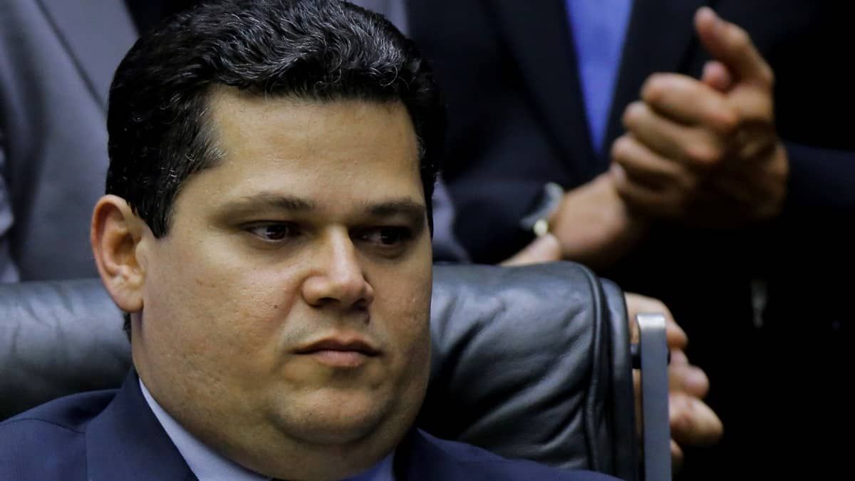 Alcolumbre quer ajudar Lula a aprovar indicação de Zanin na CCJ do Senado, dizem aliados