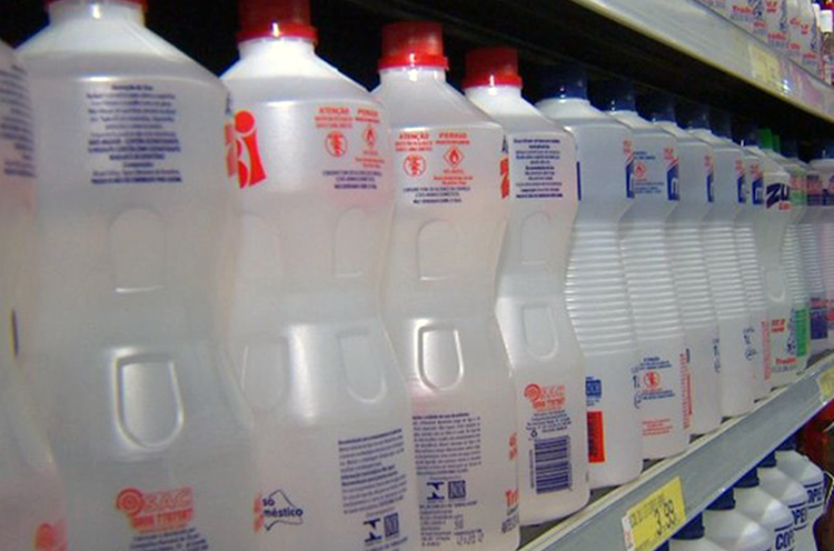 Venda de álcool líquido 70% volta a ser proibida no Brasil nesta terça-feira (30)