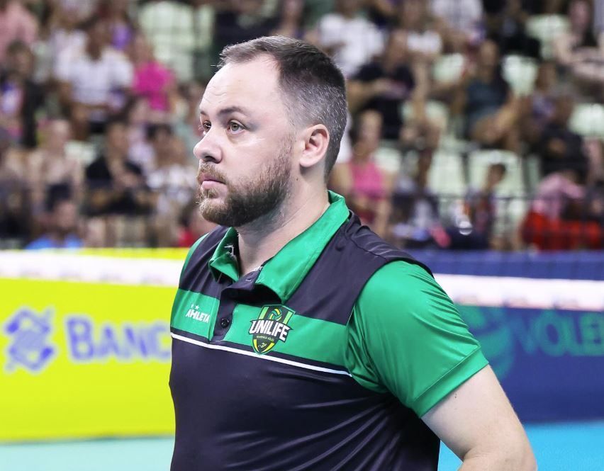 Técnico derrotado pelo Praia Clube na Superliga mostra carro vandalizado