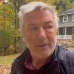 'Terrível erro', diz defesa de Alec Baldwin sobre acusação de homicídio