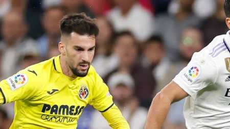 Alejandro Baena, meio-campista espanhol do Villarreal, em ação contra o Real Madrid neste sábado