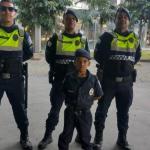 Criança de oito anos, fã da Guarda Municipal, recebe homenagem de comandante