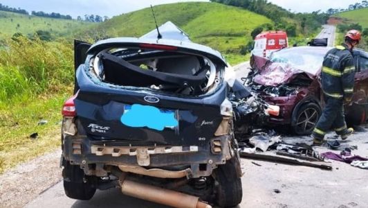 Além das duas mortes, três pessoas ficaram feridas na batida