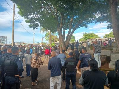 Além de amigos e familiares, velório teve grande presença de guardas civis municipais