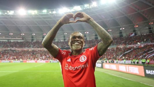 Além do bi da América pelo Palmeiras, Luiz Adriano conquistou o Mundial pelo Inter em 2006