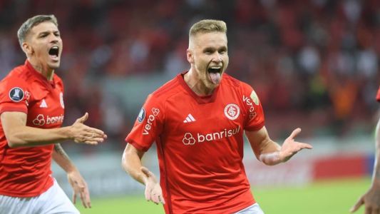 Alemão comemora gol com Lucca