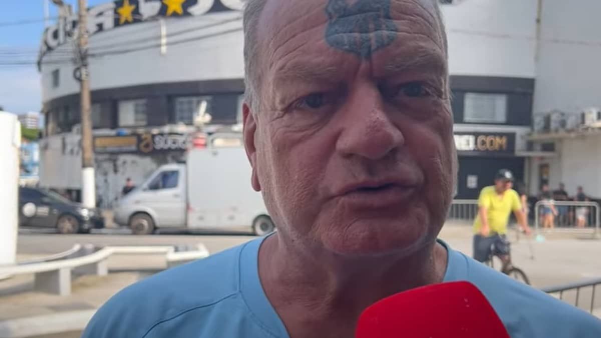 Torcedor com Santos tatuado até na testa planeja homenagem a Pelé