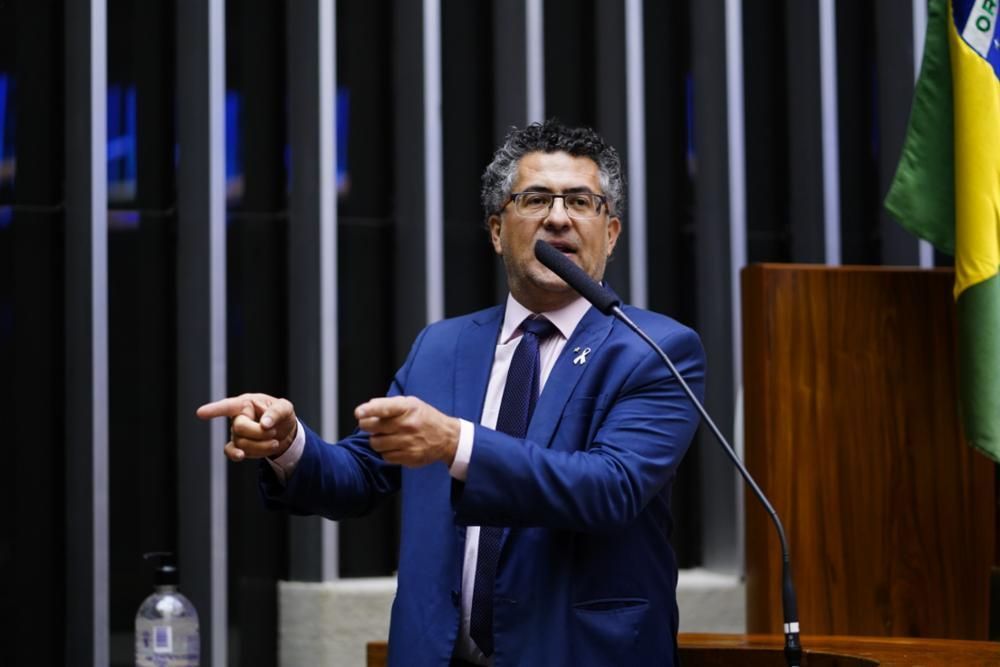 Comissão inicia leitura da PEC do fim da escala 6x1 sob ameaça de pedido de vista