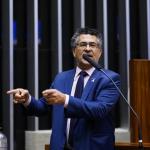 Deputado do PT aciona PGR contra Valdemar Costa Neto por declarações sobre Banco Master