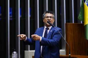 Comissão inicia leitura da PEC do fim da escala 6x1 sob ameaça de pedido de vista
