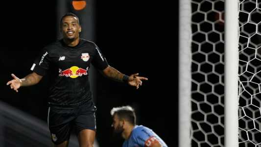 Alerrandro, ex-atacante do Atlético, marcou os gols da partida