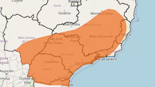 Foto mostra o mapa do Brasil com o destaque para as cidades em alerta para chuva forte