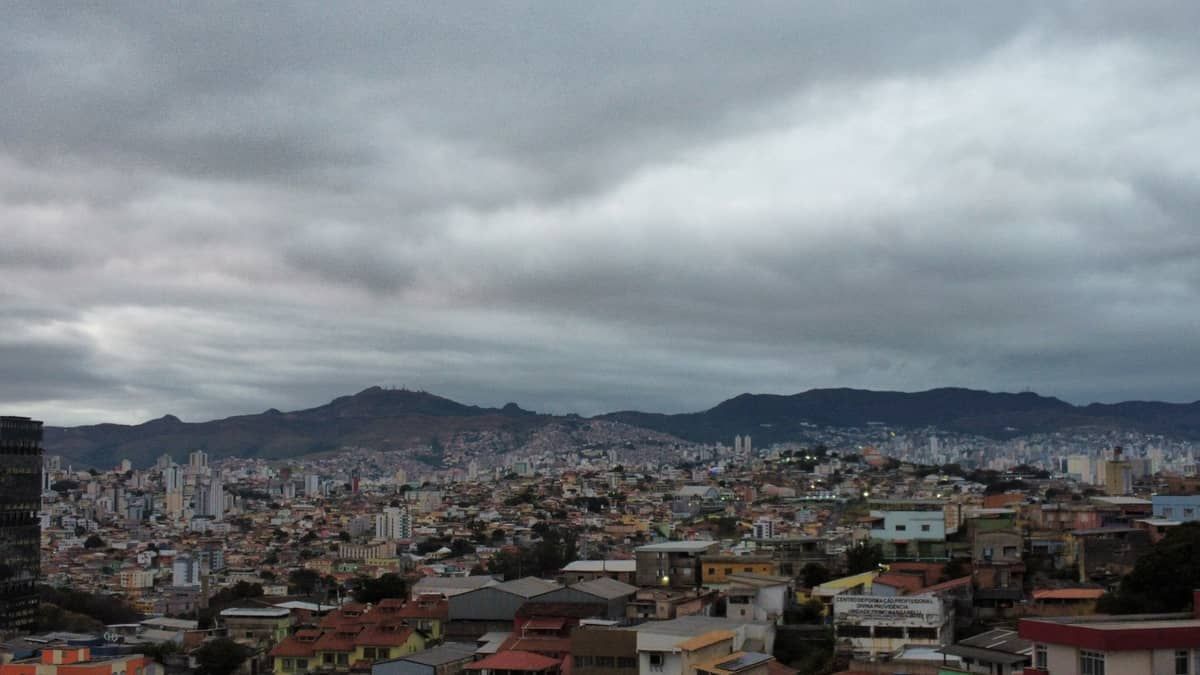 Belo Horizonte tem previsão de pancadas de chuva e ventos de até 50 km/h 