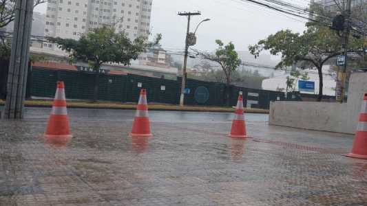 Alerta da Defesa Civil da capital é de chuva entre 20 e 40 mm nas próximas horas