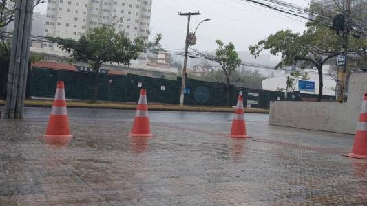 Alerta da Defesa Civil da capital é de chuva entre 20 e 40 mm nas próximas horas