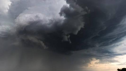 Alerta de tempestade vale para 180 cidades do Paraná