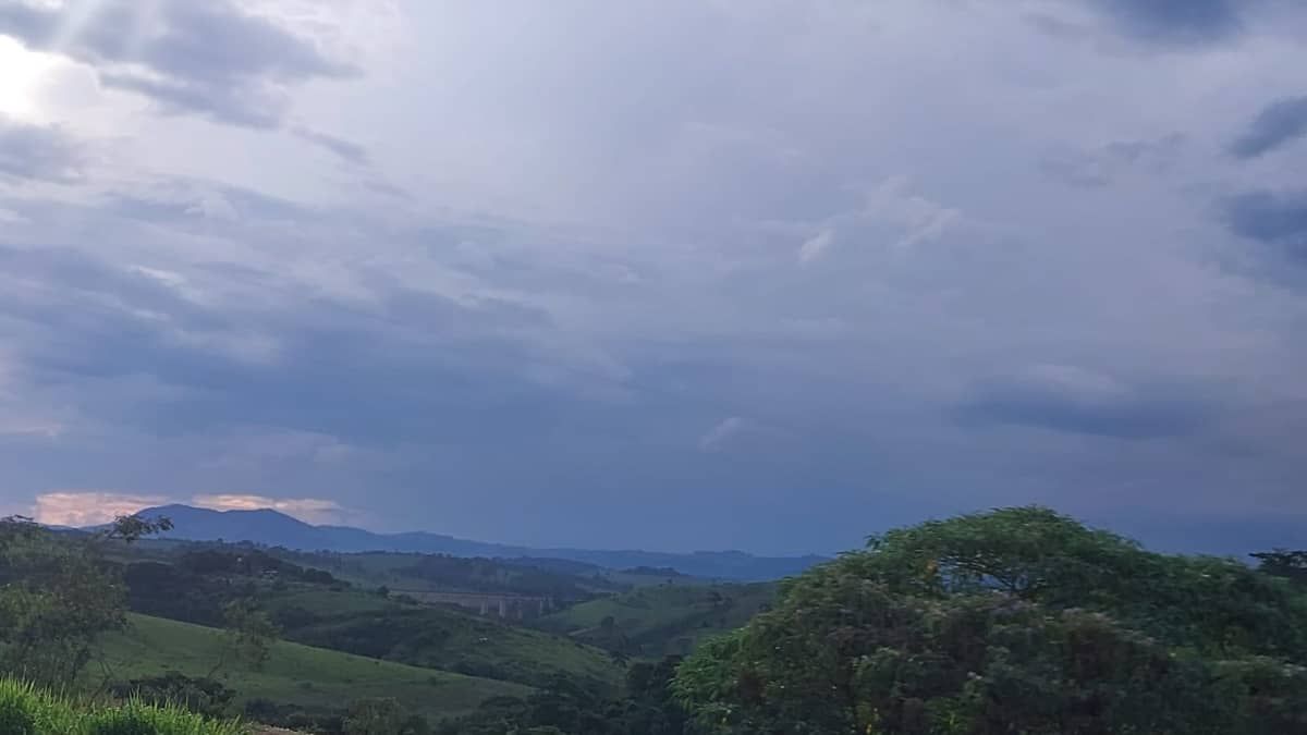 Chuva forte e ventos de 60 km/h podem atingir 143 cidades de Minas; veja a lista