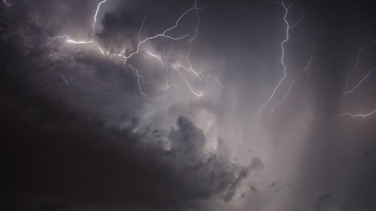 Tempestade, granizo e ventos de 100k/h podem atingir 140 cidades do Paraná; veja a lista
