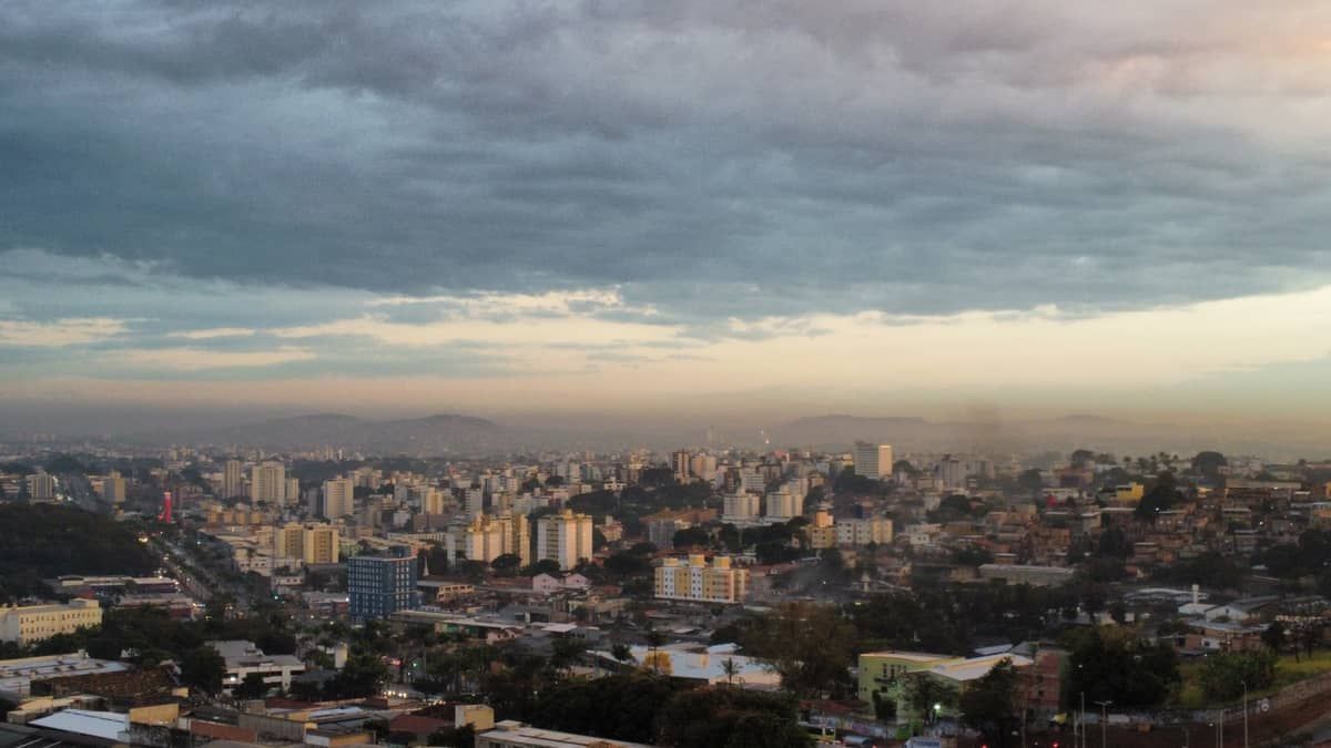 Belo Horizonte tem alerta de pancadas de chuva, raios e ventanias; veja previsão 