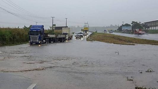 Alerta para chuvas está mantido para Alagoas e Pernambuco nesta semana, diz previsão.