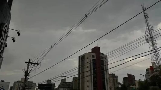 Alerta segue até às 8h deste domingo (27)