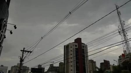 Alerta segue até às 8h deste domingo (27)