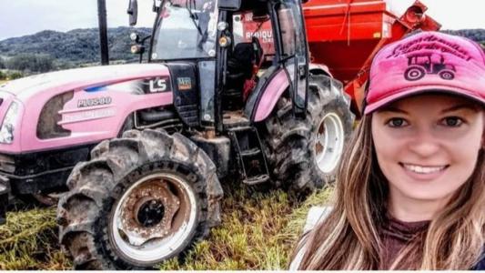 Alessandra Bordim, gaúcha, produtora rural e influenciadora: conhecida como a Dama do Trator Cor de Rosa