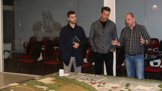 Alessandro Barcellos recebeu o diretor do Arsenal nesta segunda (16)