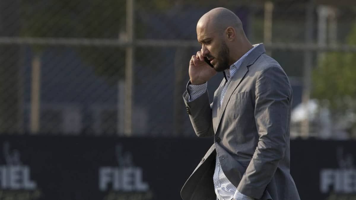 Dirigente comenta chegada de reforços no Corinthians
